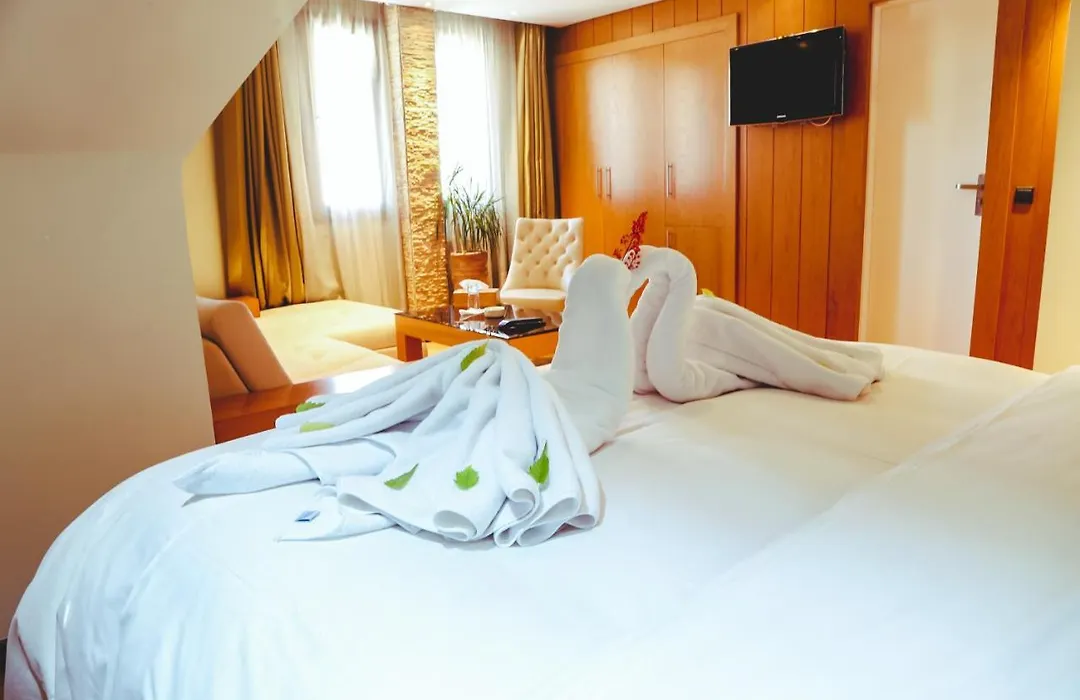 Hotel Perce Neige-1