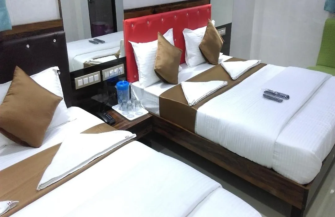 Hotel Plaza- Near Byculla Railway Station-1