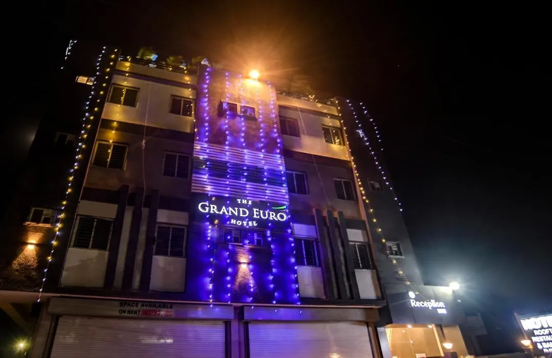 Treebo Grand Euro Pipliyahana Square-1