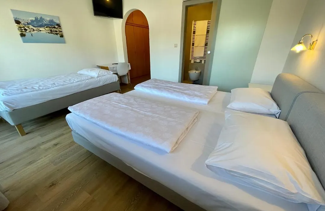 B&B Transit Rooms - Your Stopover, Free Parking-1