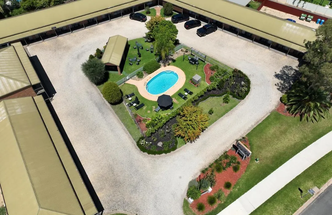 Statesman Motor Inn-1