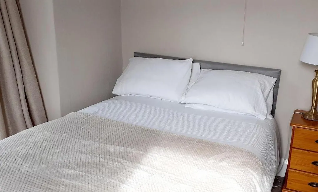 Queens Rooms-1