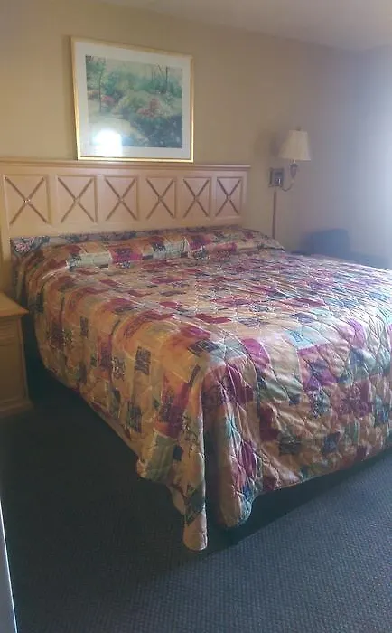 Days Inn & Suites By Wyndham Caseyville-1