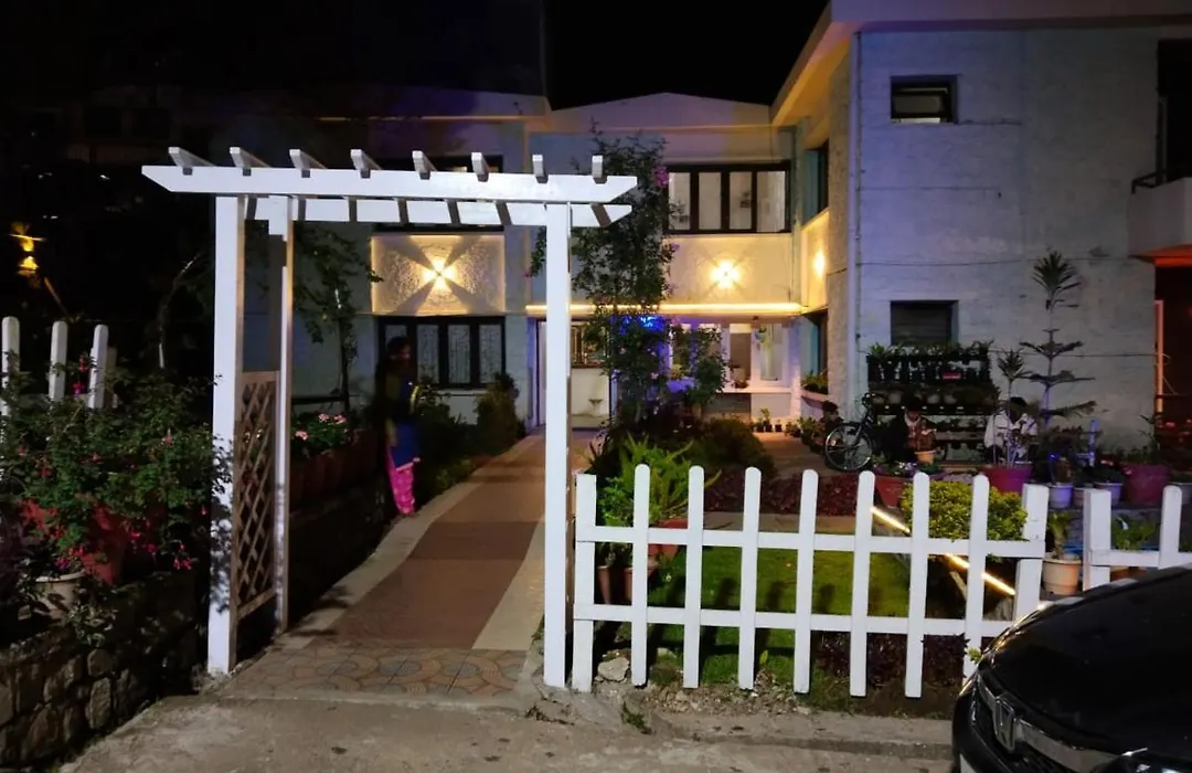 Hotel Seven Roads-1