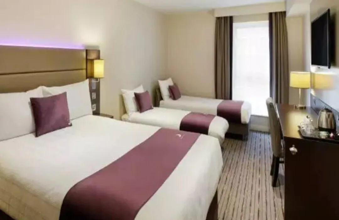Premier Inn Cheltenham Town Centre-1