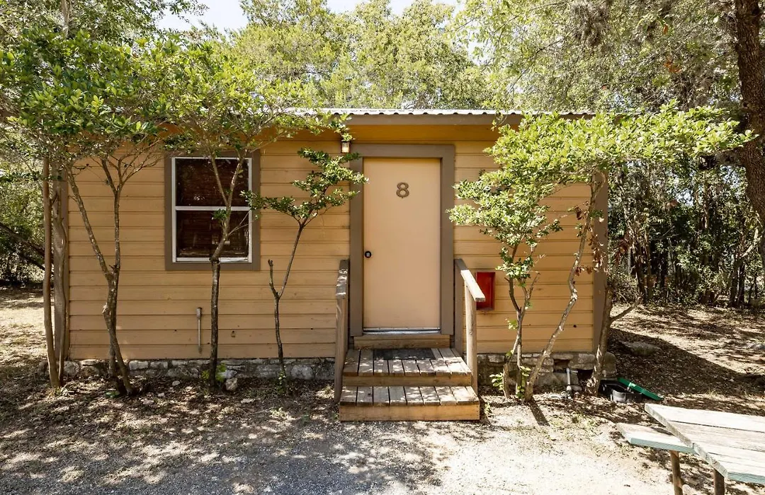 The Historic Leakey Inn-1