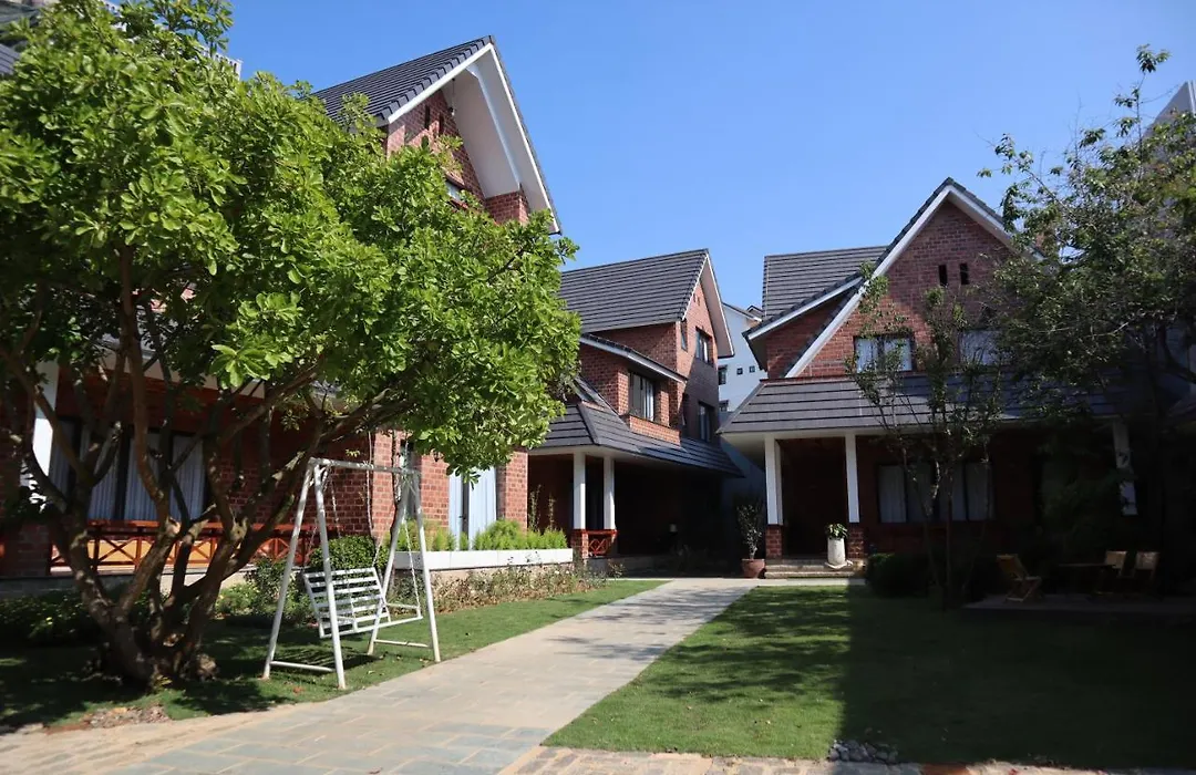 Hoang Loc Villa-1