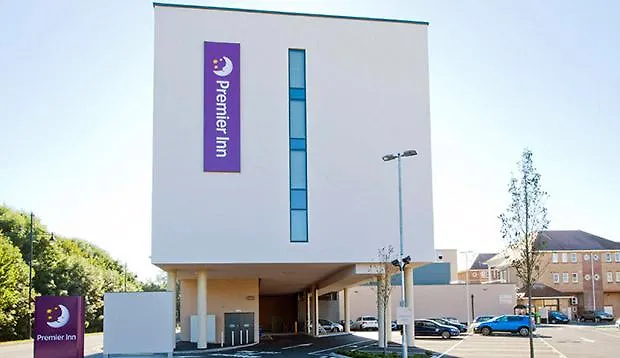 Premier Inn Staines Upon Thames-1