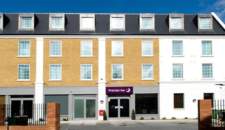 Premier Inn Epsom Town Centre-1