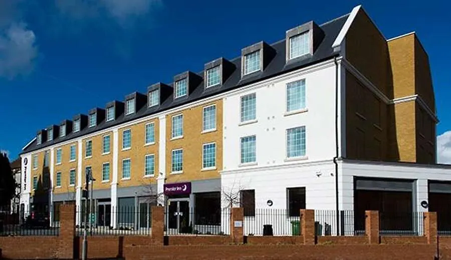 Premier Inn Epsom Town Centre-1