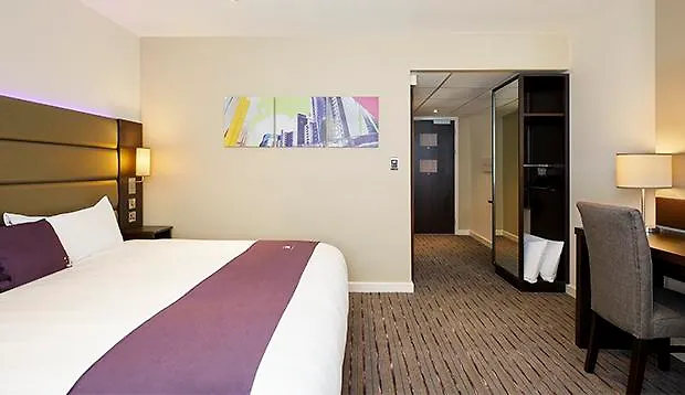 Premier Inn Horsham Town Centre-1