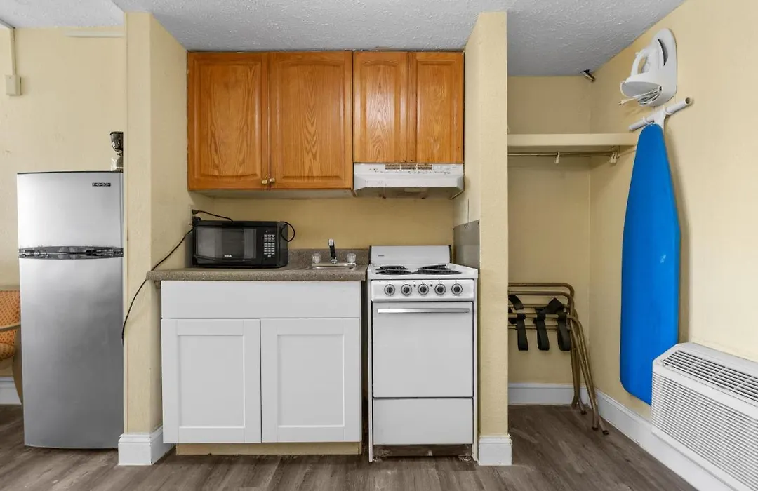 Days Inn By Wyndham Myrtle Beach-Grand Strand-1