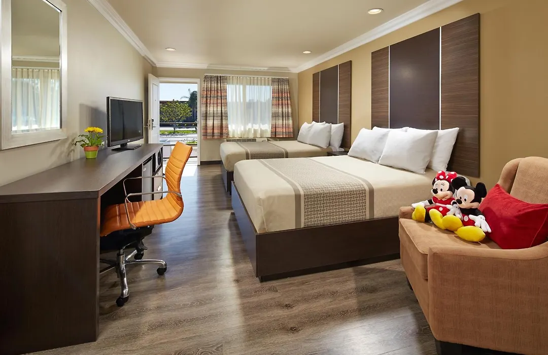 Eden Roc Inn & Suites Near The Maingate-1