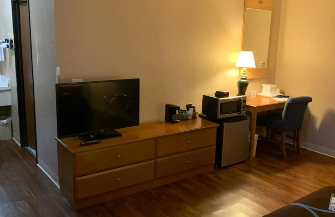 Super 8 By Wyndham Kingston-1