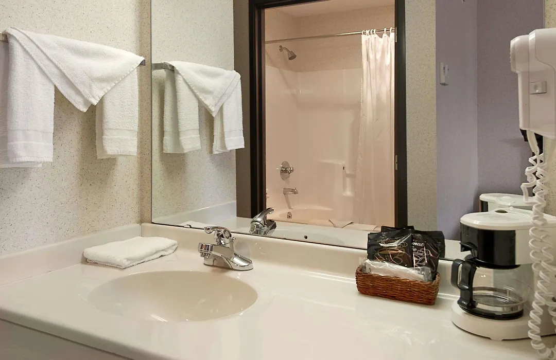 Baymont By Wyndham Dowagiac-1