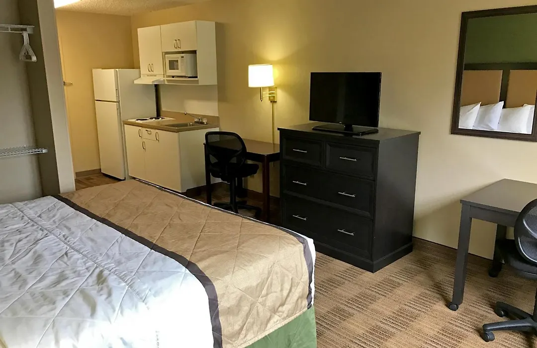 Extended Stay America Select Suites - Detroit - Farmington Hills-1
