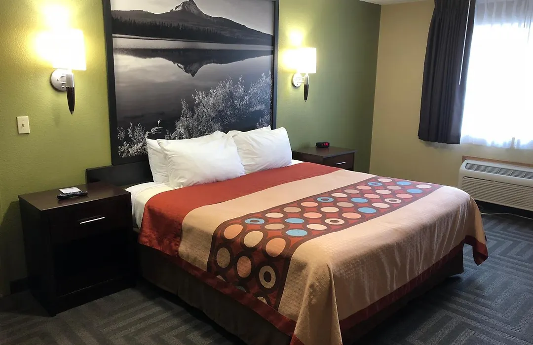 Super 8 By Wyndham Lagrande-1