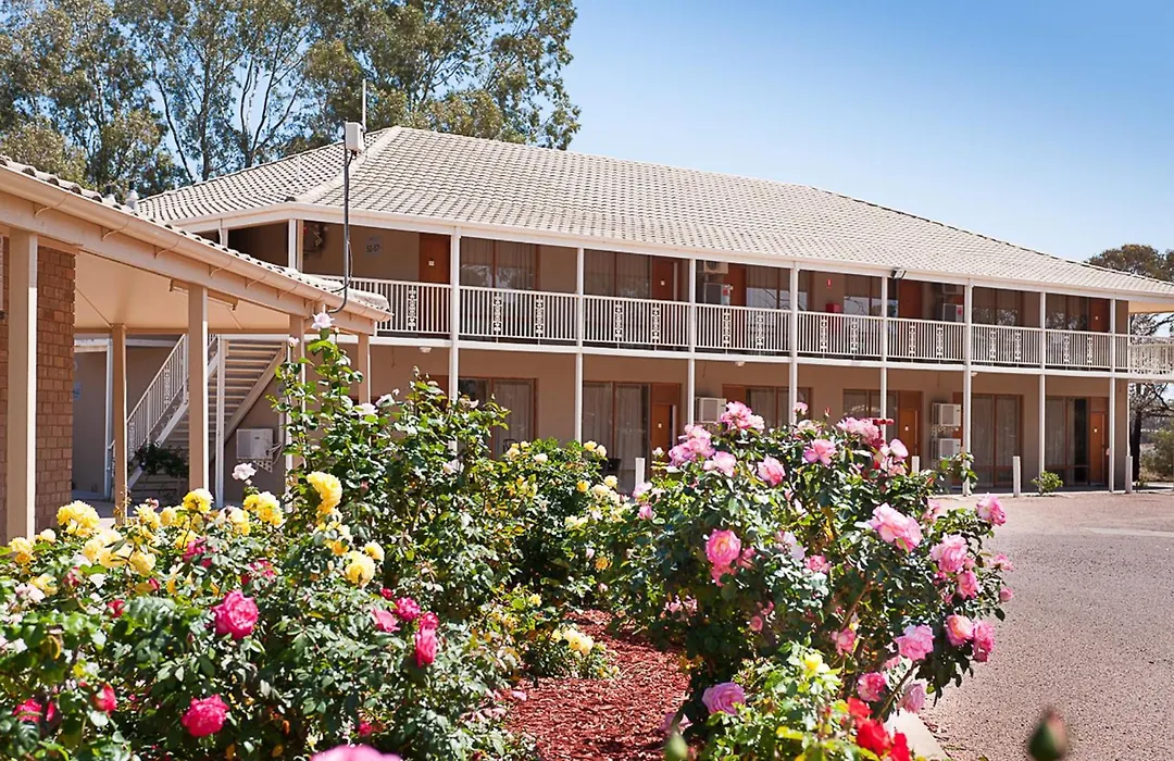 Standpipe Golf Motor Inn-1