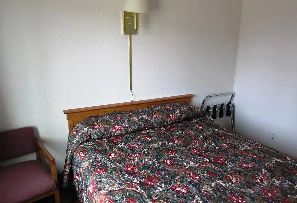 Travelers Lodge-1