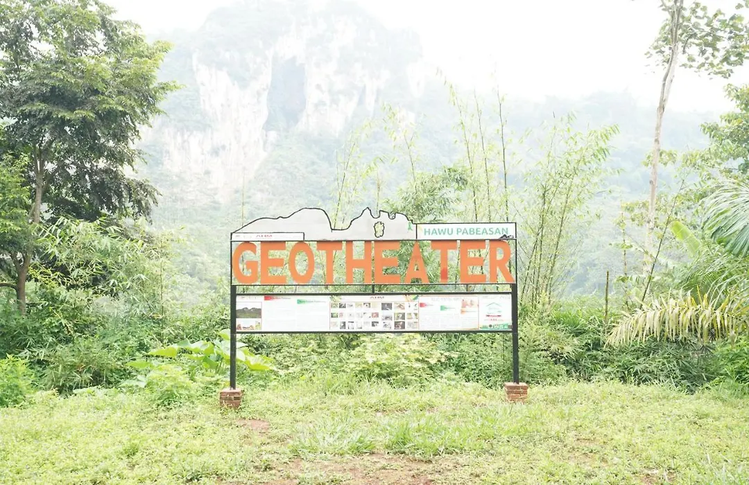 OYO Homes 90917 Eco Tourism Geopark Padalarang Homestay Syariah-1