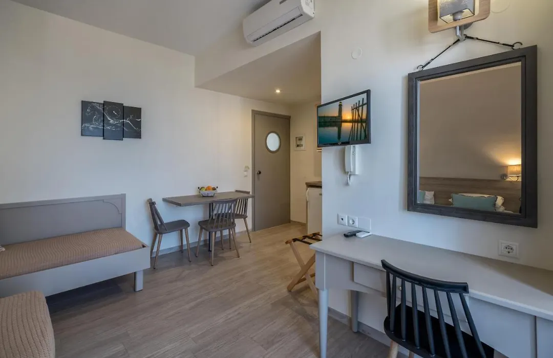 Icarus Suites & Apartments By "Lefkoniko"-1