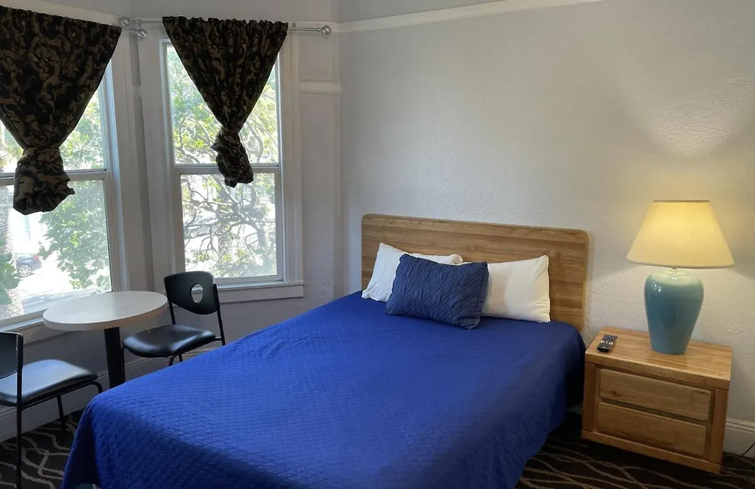 Twin Peaks Hotel-1