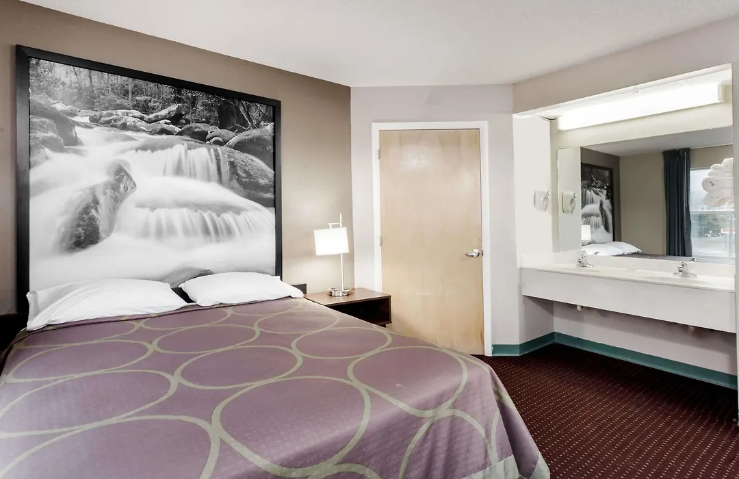 Super 8 By Wyndham Sevierville Riverside-1