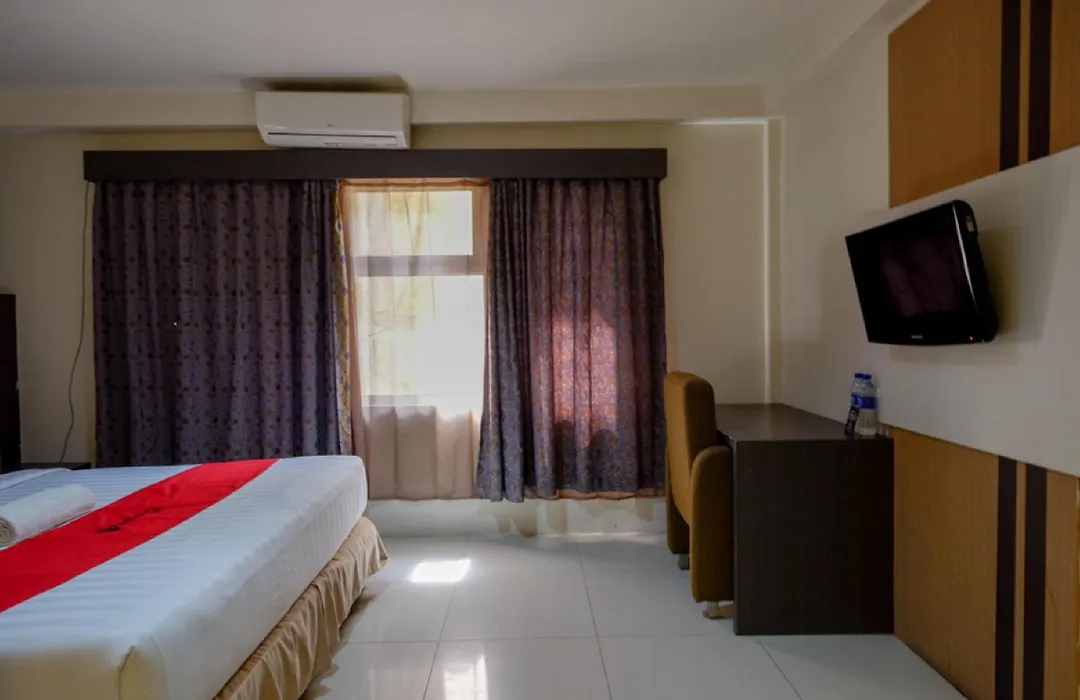 Reddoorz Plus Near Hotel Benua Kendari-1