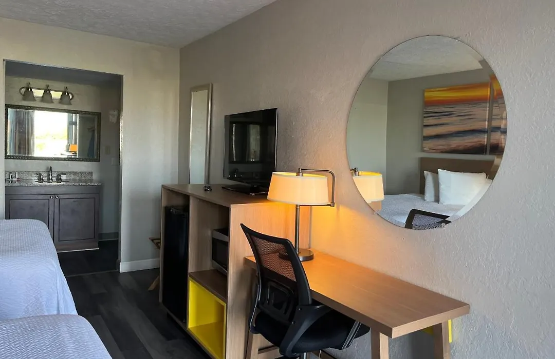 Days Inn & Suites By Wyndham Dayton North-1