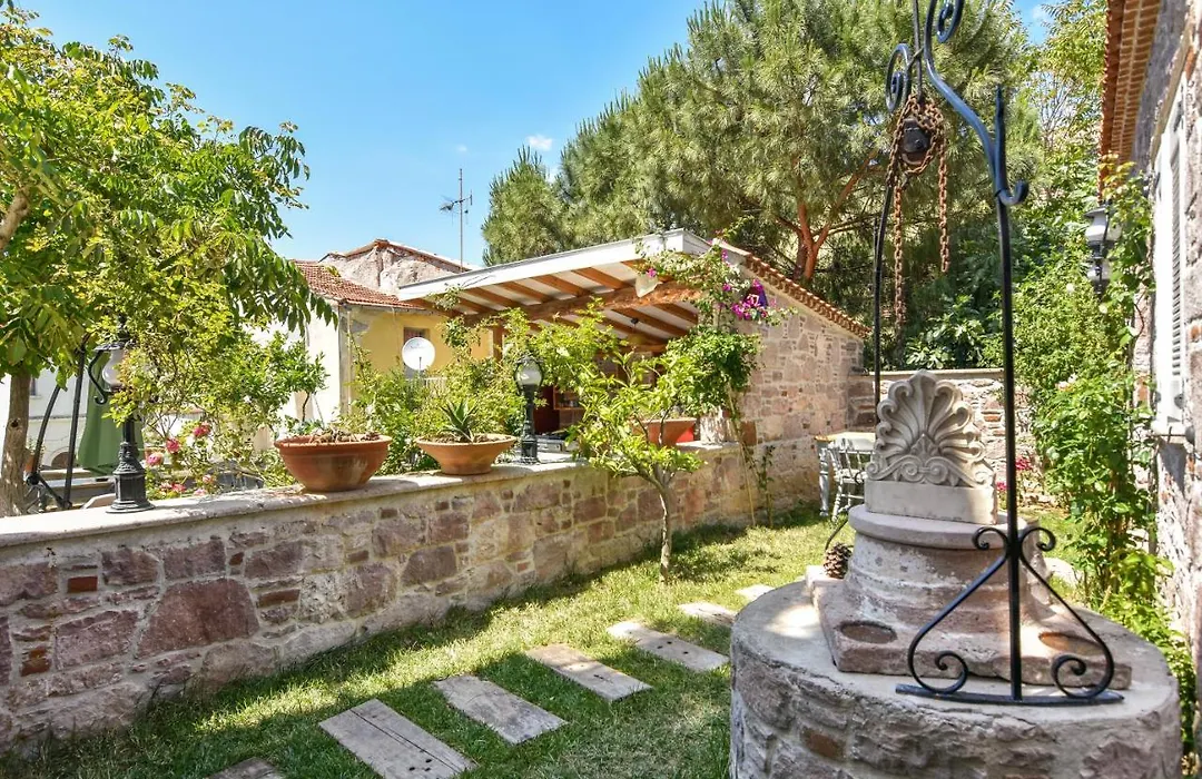 Lunaria Guest House-1