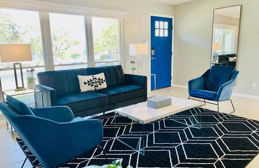 Blue-Door @Maywood - Modern Spaces-1