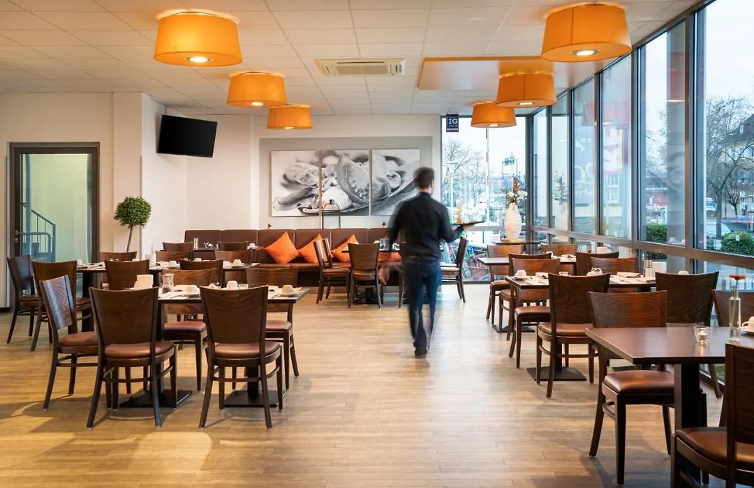 Food Hotel-1