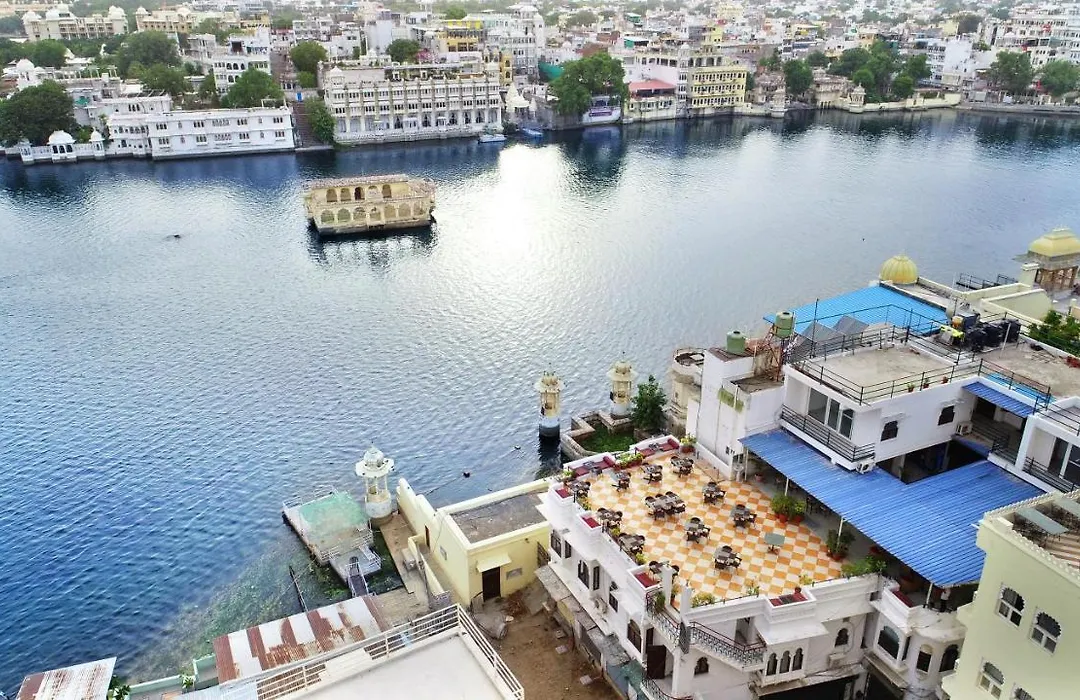 Hotel Devraj Niwas On Lake Pichola-1