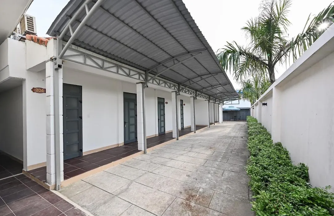 Paradise Hotel-1