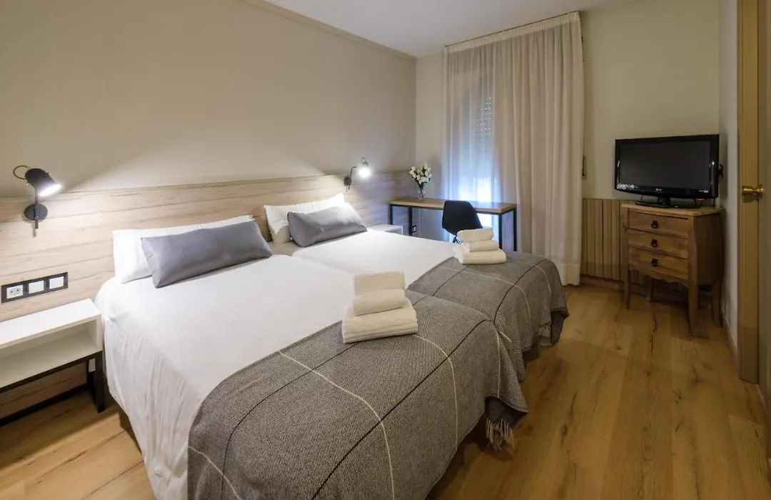 Hotel Torres Manlleu-1