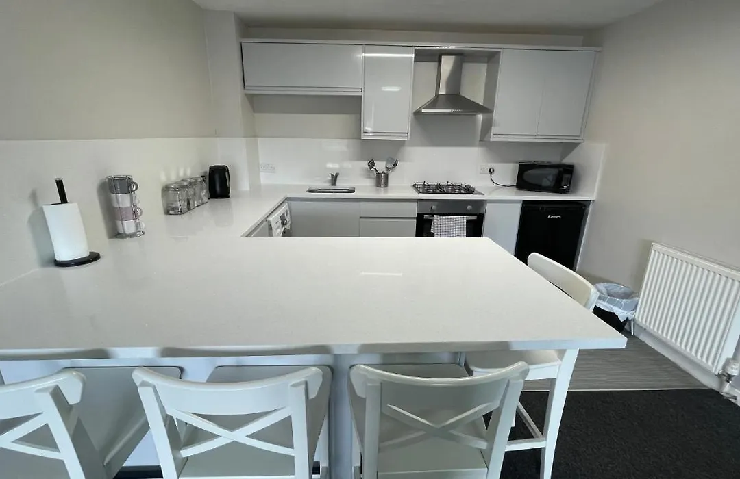 Mays Apartments: City Centre Convenience with Free Parking-1
