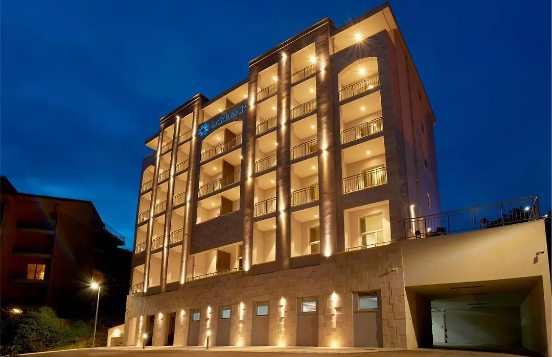 Apart Garni Hotel Larimar-1