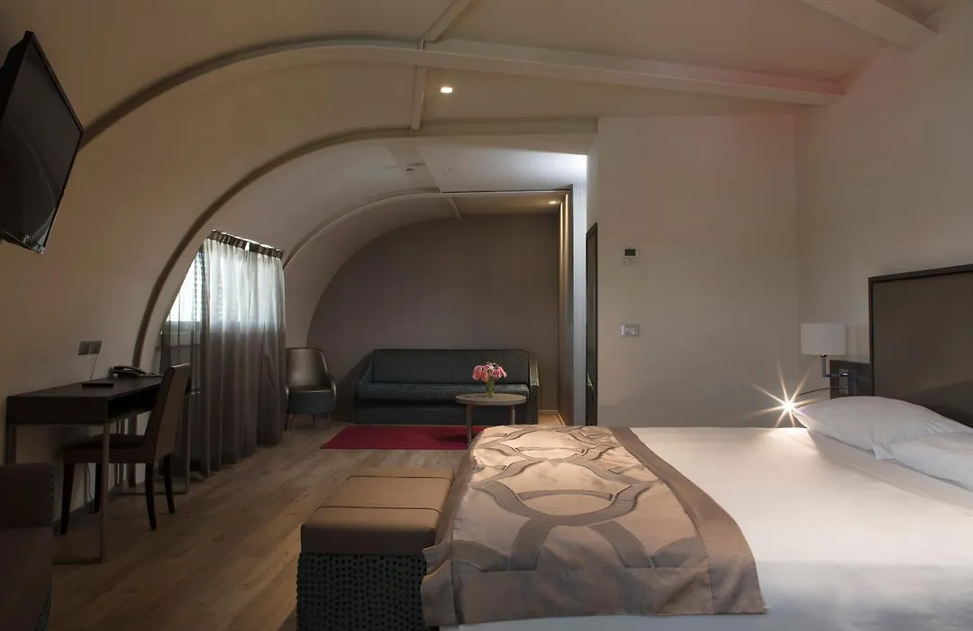 Smart Hotel Holiday-1