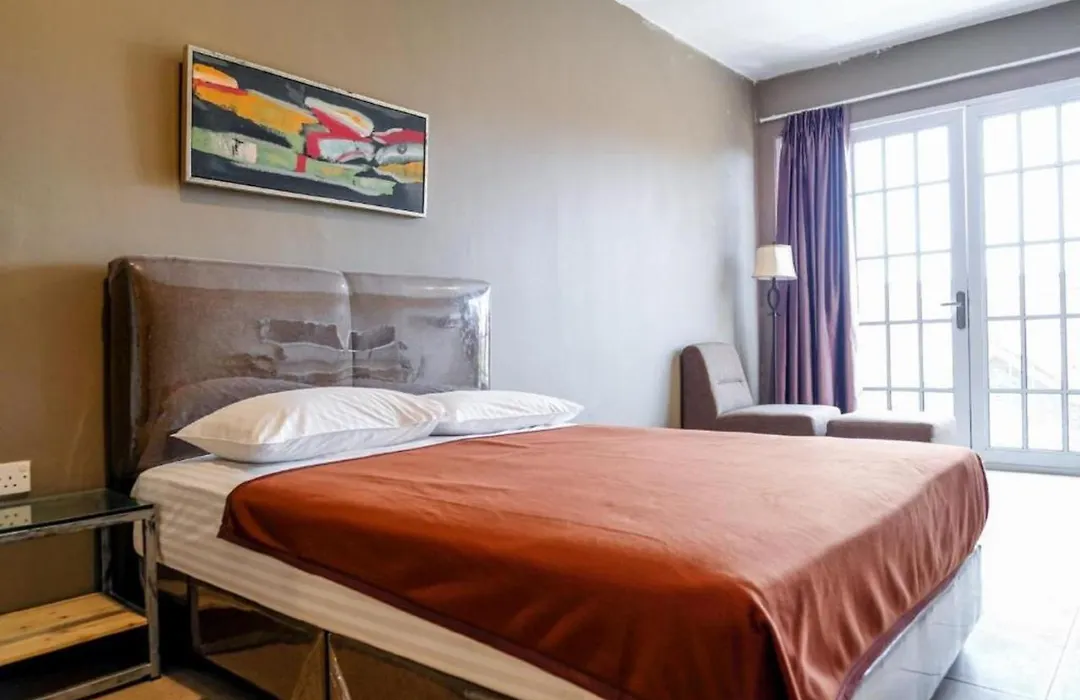 Oyo 91252 Graceland Inn-1