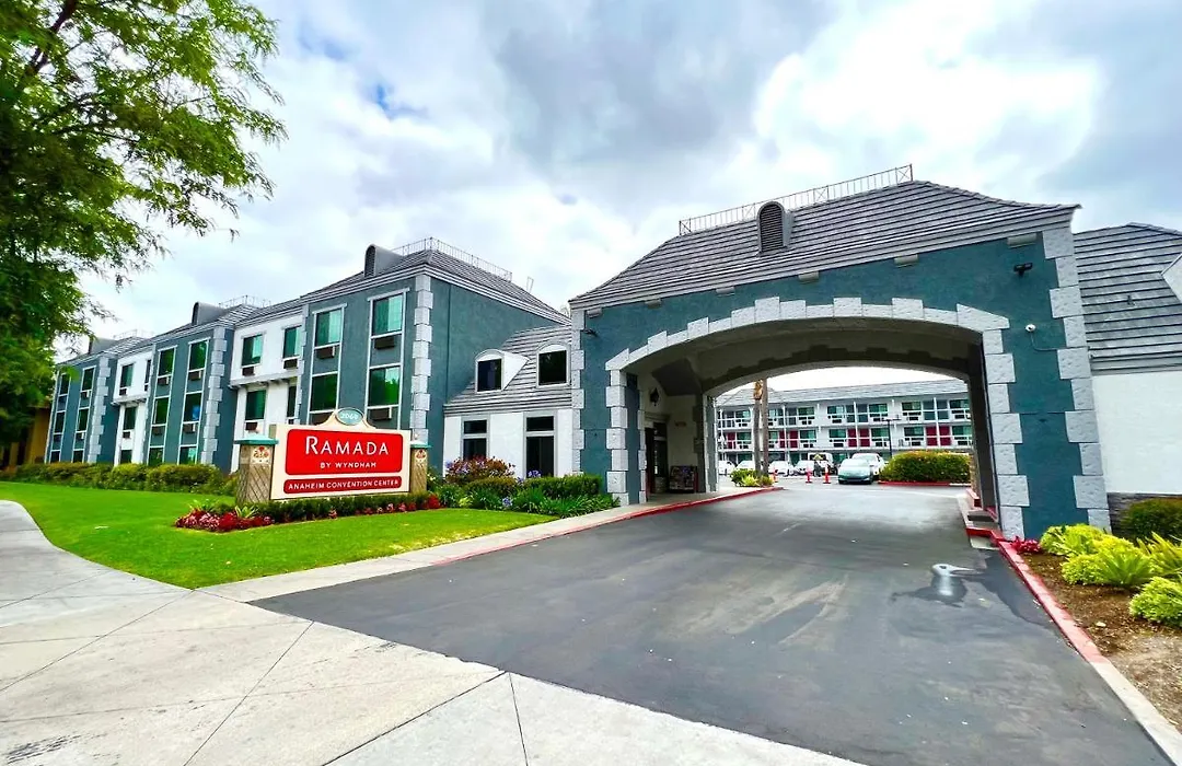 Ramada By Wyndham Anaheim Convention Center-1