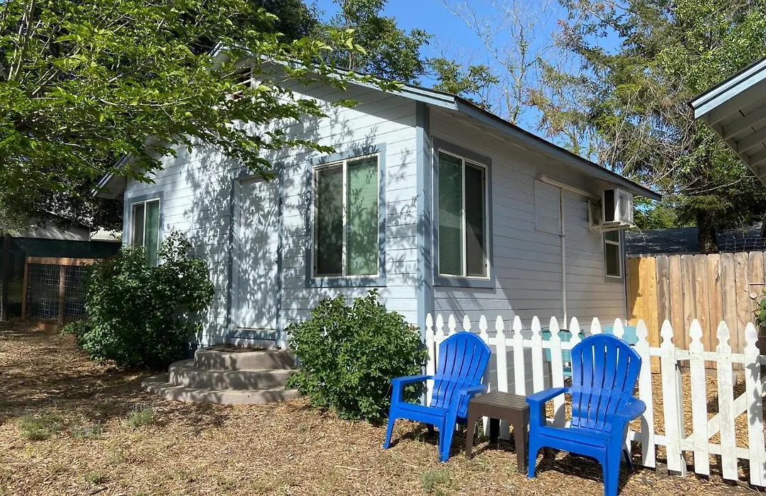 Clearlake Cabins & Boat Parking-1