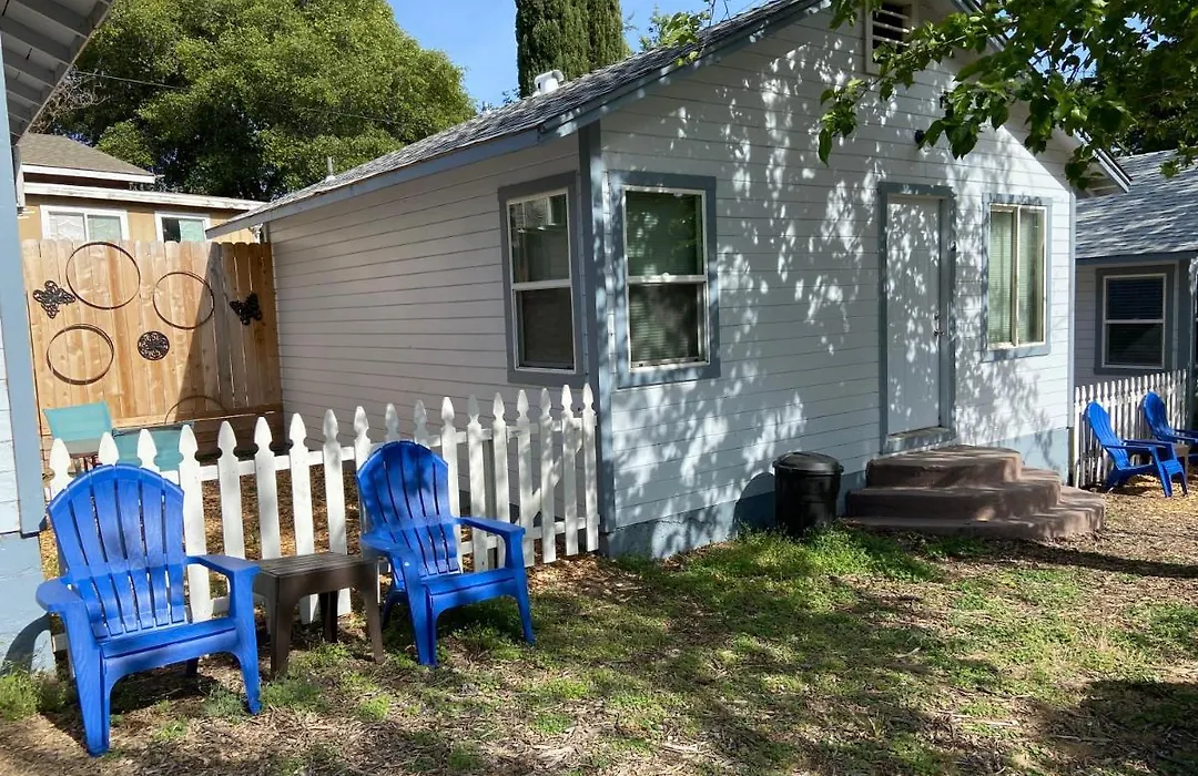Clearlake Cabins & Boat Parking-1