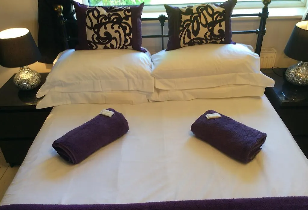 The Golden Lion Hotel-1
