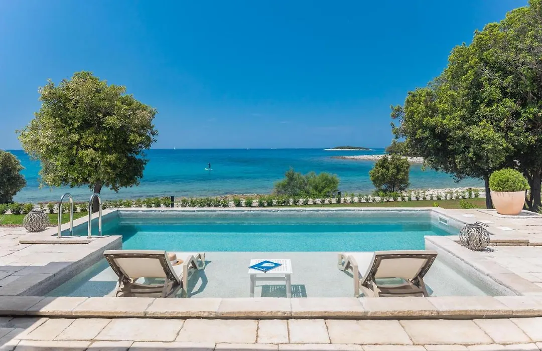 Luxury Glamping Beach Villas Porto Bus-1