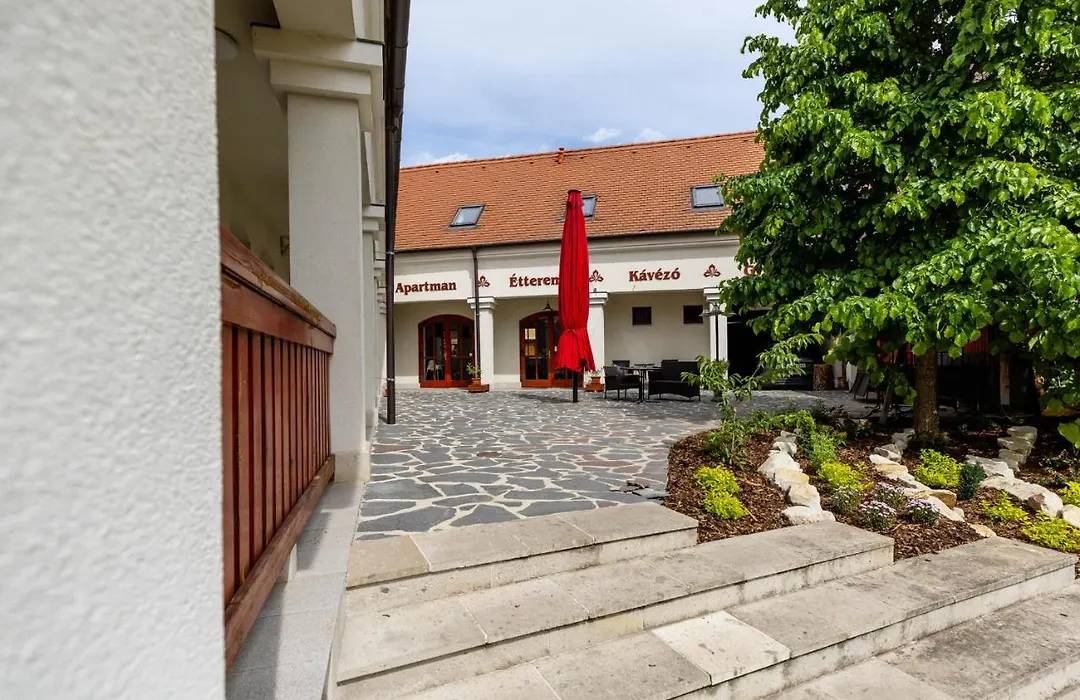 Servita Udvarház Eger-1