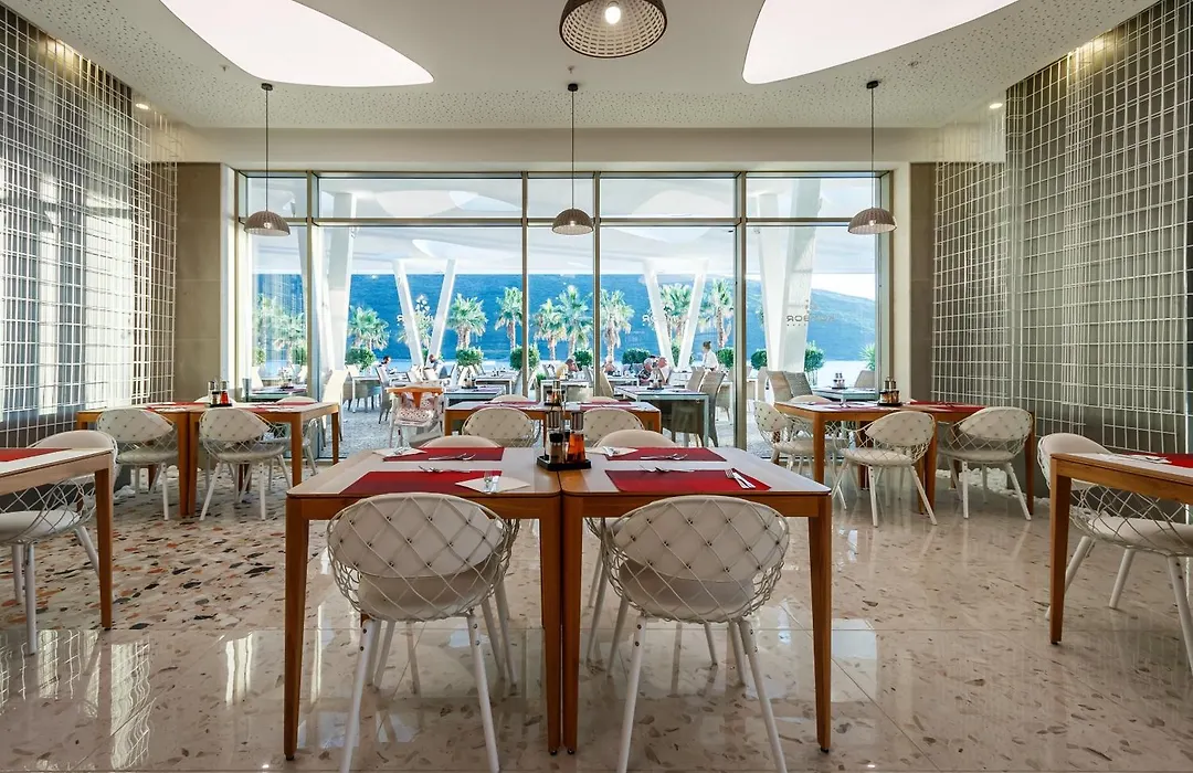 Carine Hotel Kumbor Superior-1