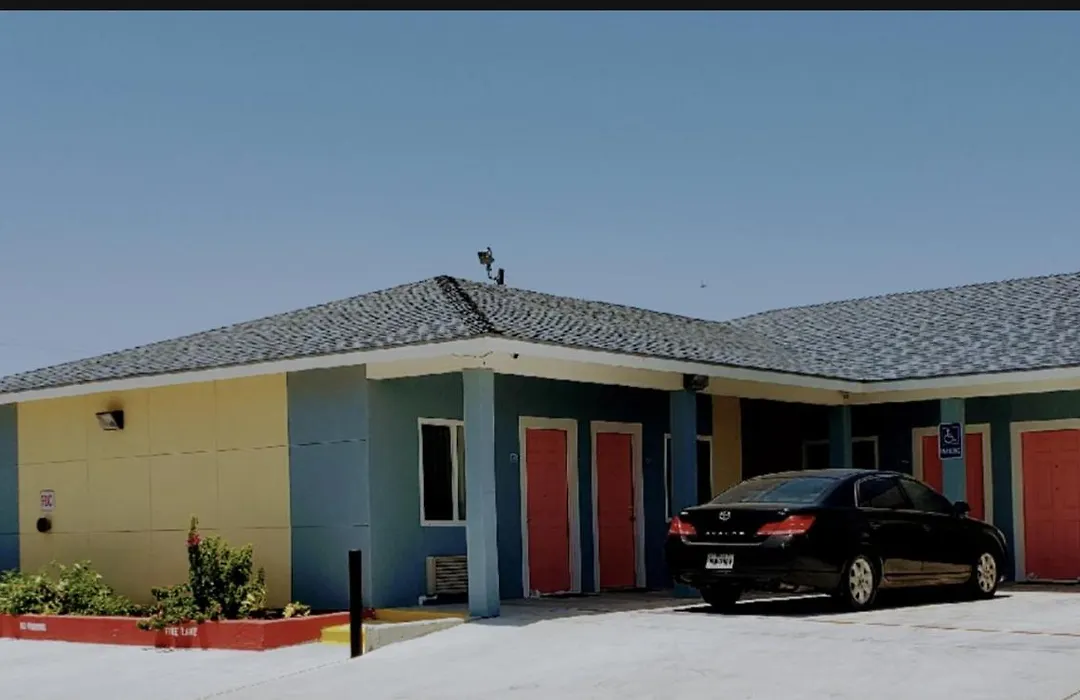 Holiday Inn Motel-1
