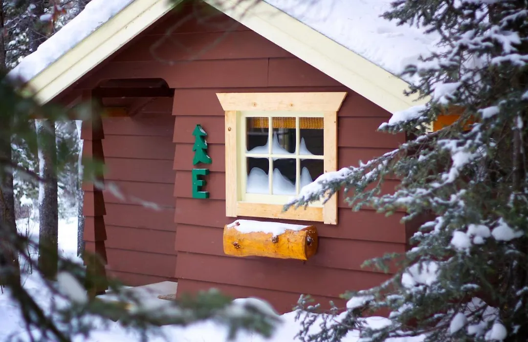 Storm Mountain Lodge & Cabins-1