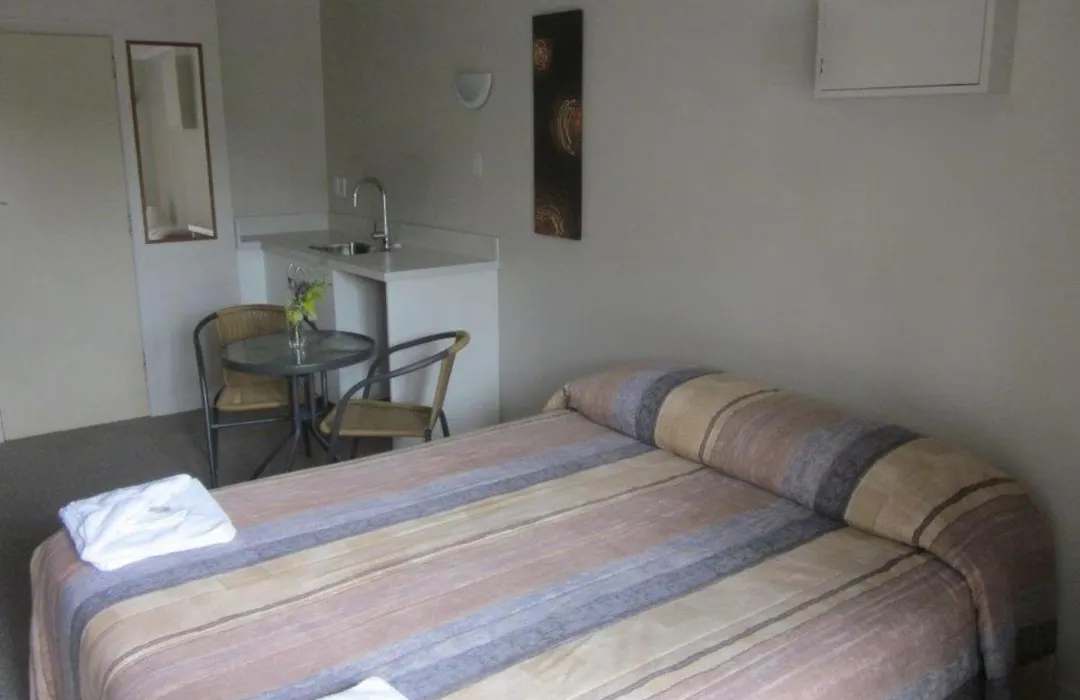 Raymar Motor Inn-1