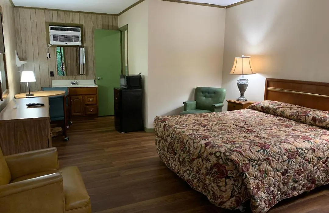 Dewitt Rooms & Cottages-1